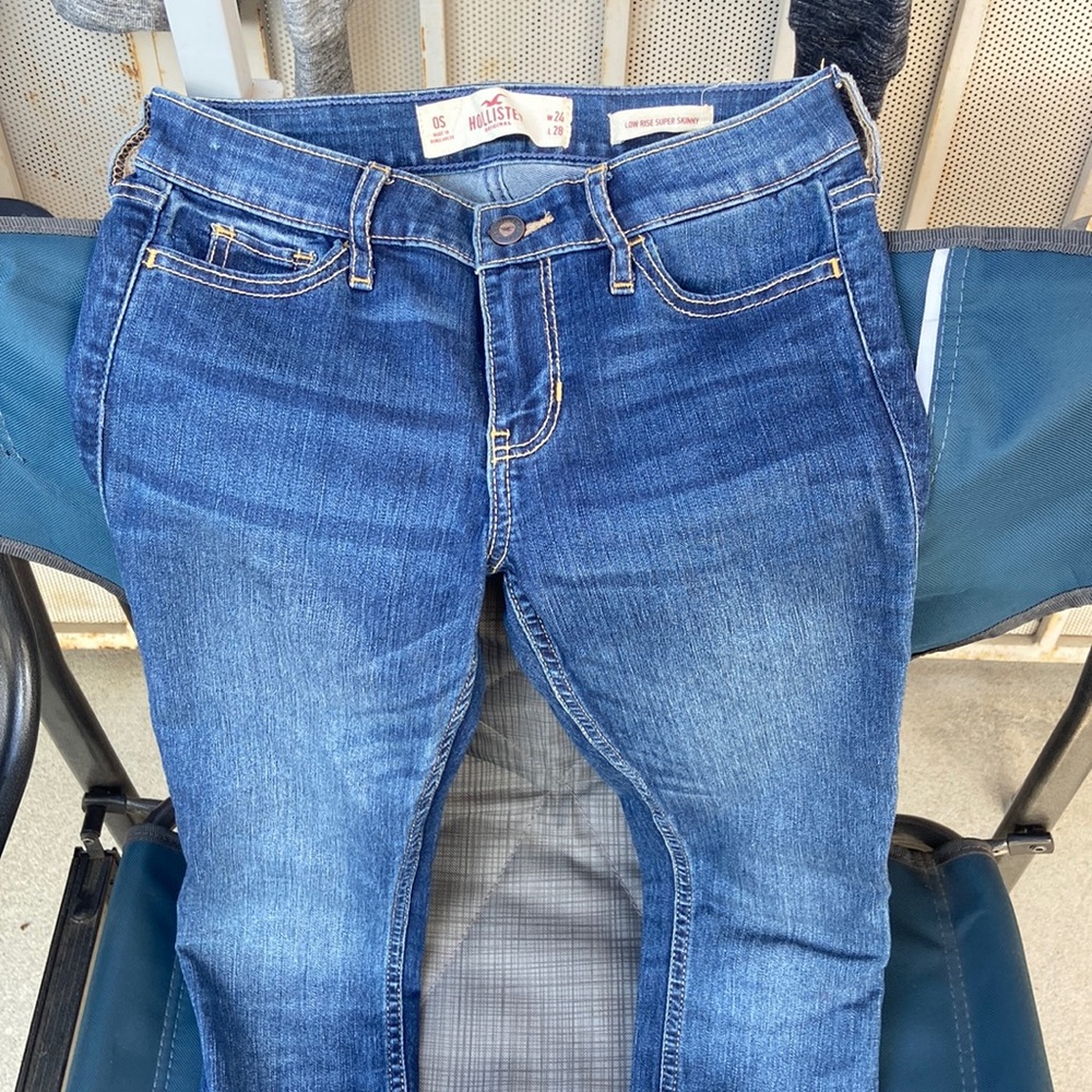 dark blue holister jeans